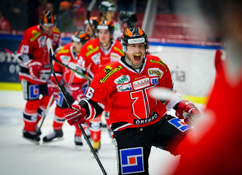 Örebros Greg Squires jublar