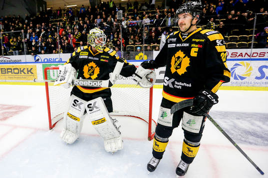 Skellefteås målvakt Markus Svensson och Jimmie Ericsson