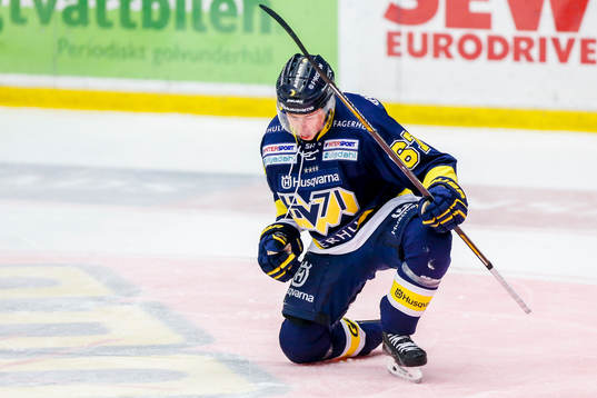 s Christoffer Törngren jublar