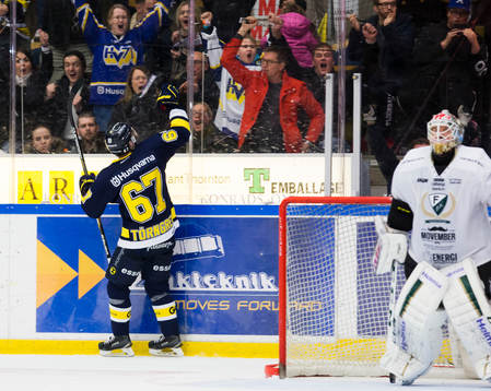 s Christoffer Törngren jublar