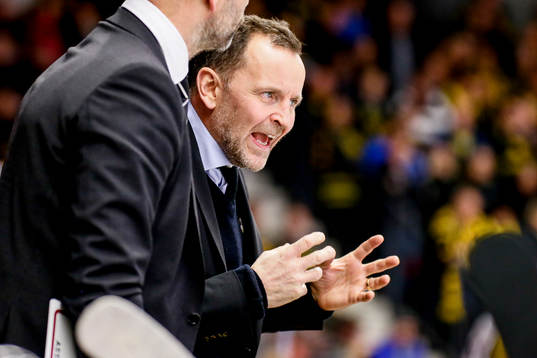 Brynäs tränare Thomas Berglund och assisterande tränare