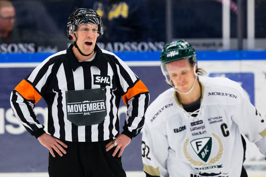 Domare Morgan Johansson och Färjestads Magnus Nygren