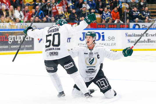 Färjestads Sebastian Erixon och Magnus Nygren jublar