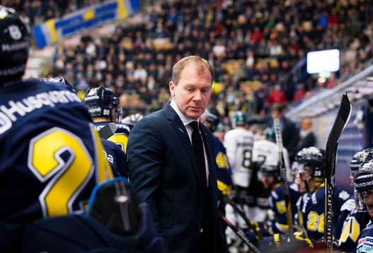 s tränare Johan Lindbom