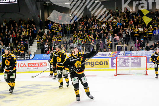 Skellefteås Pär Lindholm  jublar