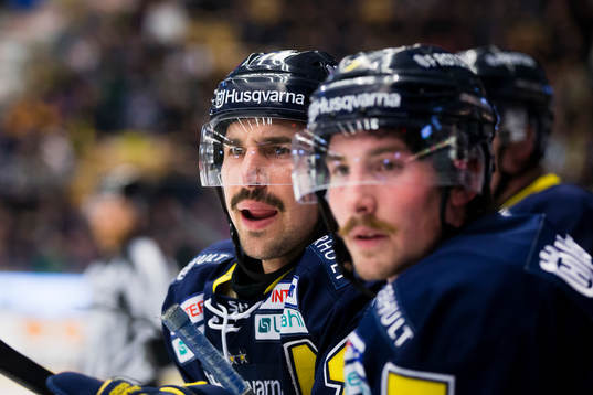 s Chris Campoli och Adam Almquist