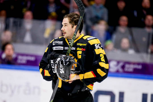 Skellefteås Jimmie Ericsson utan hjälm