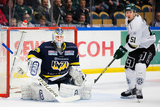 s målvakt Fredrik Pettersson-Wentzel mot Färjestads