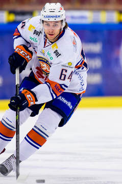 Växjös Eric Martinsson med pucken
