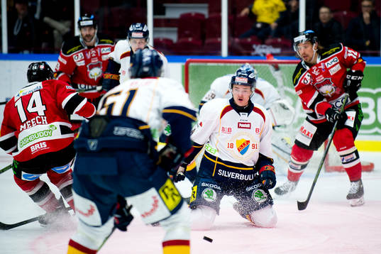 Djurgårdens Marcus Högström täcker skottet
