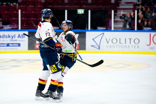 Djurgårdens Fredrik Forsberg och Marcus Sörensen jublar