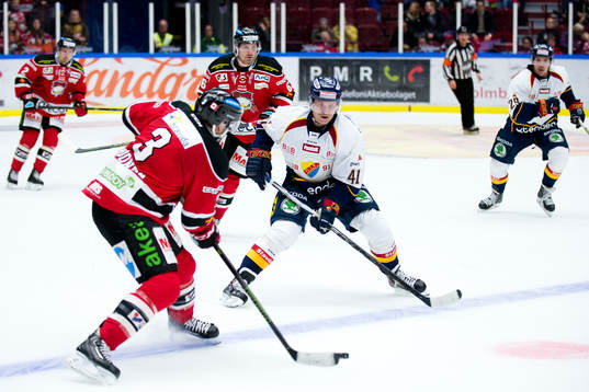 Djurgårdens Patrick Thoresen täcker för passning från