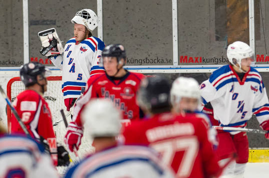 Hovås målvakt Andreas Boberg dricker
