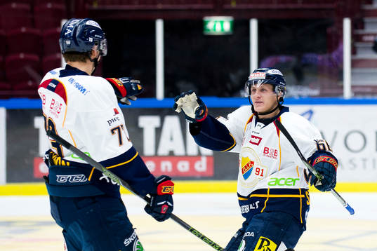 Djurgårdens Fredrik Forsberg och Marcus Sörensen jublar