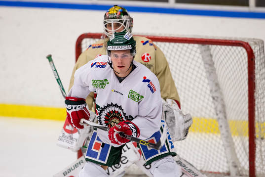 Frölundas Andreas Johnson framför målvakt Johan