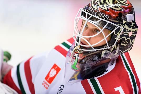 Frölundas målvakt Lars Johansson på uppvärmningen