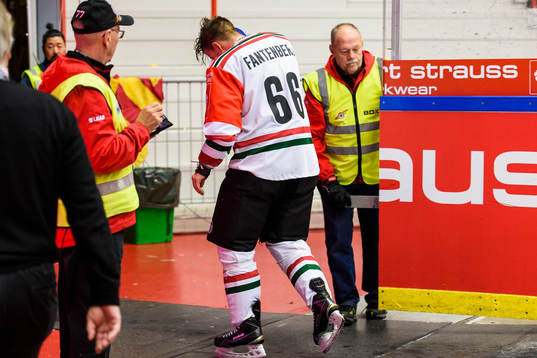 Frölundas Oskar Fantenberg lämnar isen