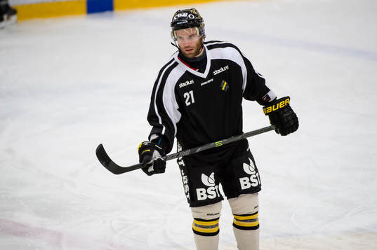 s Christian Sandberg värmer upp