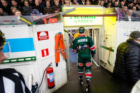 Tingsryds Kari Sihvonen blir utvisad och får matchstraff