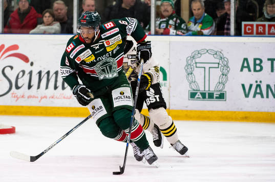 Tingsryds Drew Paris med pucken