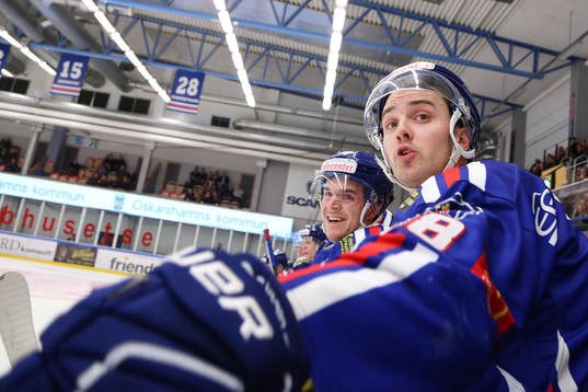 Två av Oskarshamns målskyttar i Joakim Hagelin (närmast)
