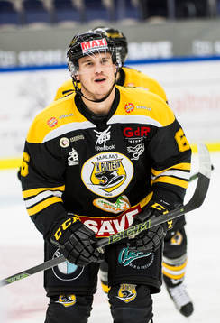 Panterns Emil Carnestad jublar åt 1-0