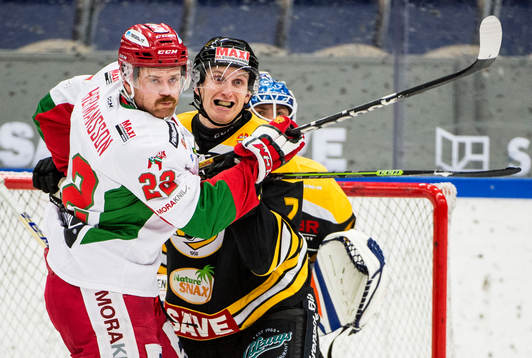 Närkamp mellan Moras Daniel Hermansson och Panterns Filip