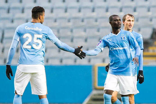 Malmös Luis Felipe Carvalho da Silva, med ryggen åt