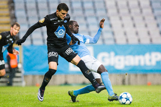 Moldes Mohamed Elyounoussi och Malmös Enoch Kofi Adu i