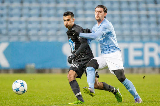 Moldes Mohamed Elyounoussi och Malmös Agon Mehmeti i duell