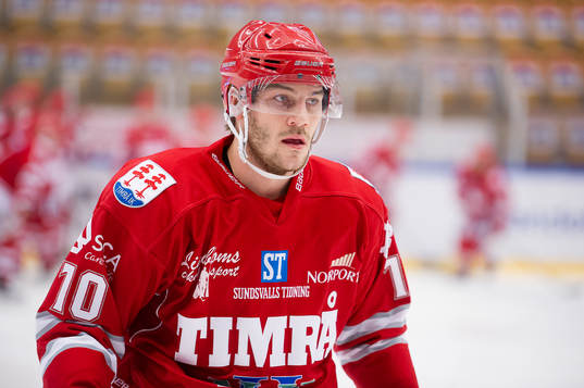 Timrås Johan Persson värmer upp innan ishockeymatchen i