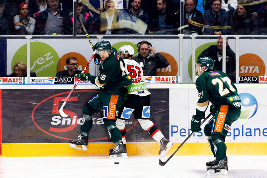 Färjestads Johan Ryno  och Malmö Redhawks  Johan Ivarsson