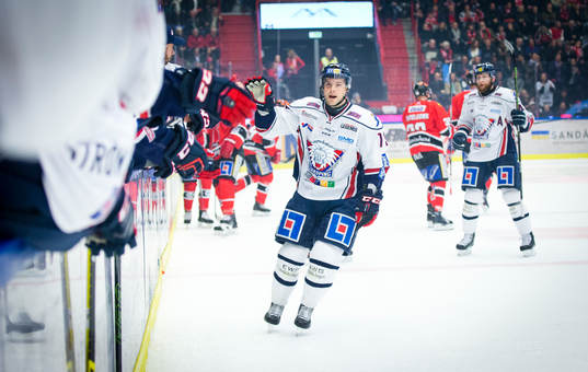Linköpings Andrew Gordon gör 1-2 och jublar