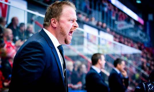 Linköpings assisterande tränare Klas Österman är arg