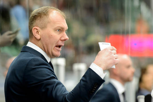 s tränare Johan Lindbom