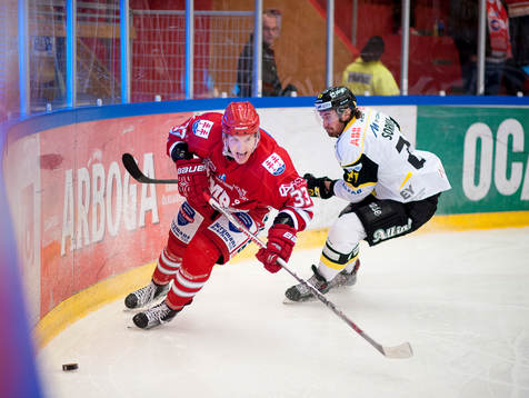Timrås Nicolai Bryhnisveen jagas av Västerås Jacob