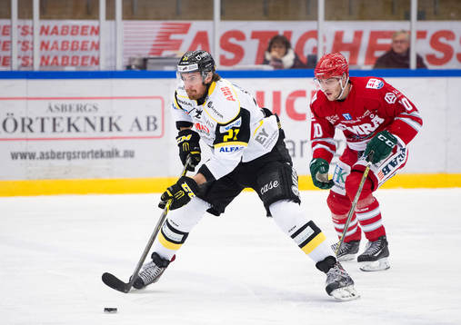Västerås Nick Sorkin jagas av Timrås Johan Persson