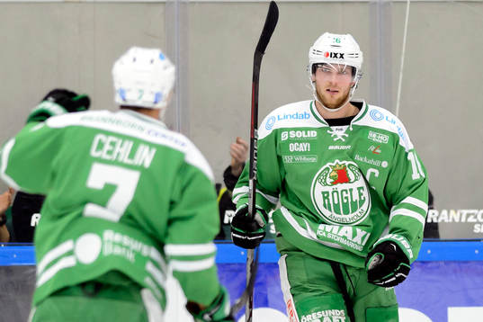 Rögles Partik Cehlin jublar med Christopher Liljewall
