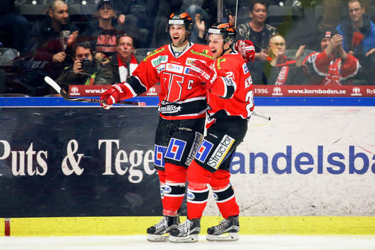 Örebros Henrik Löwdahl jublar