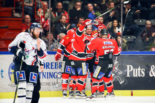 Örebros Henrik Löwdahl jublar