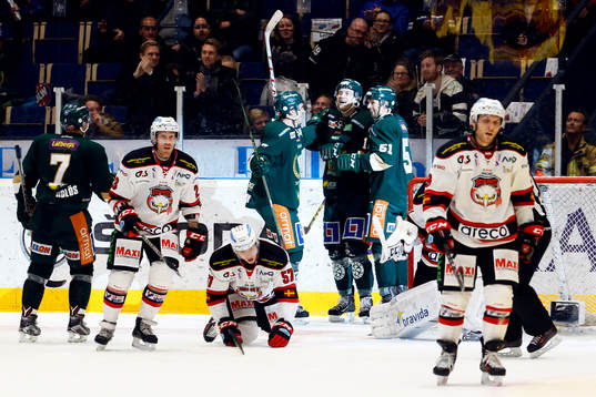 Färjestads Johan Ryno jublar