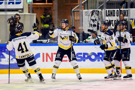 s Filip Sandberg jublar