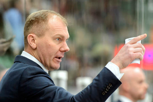 s tränare Johan Lindbom