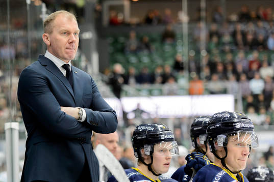 s tränare Johan Lindbom