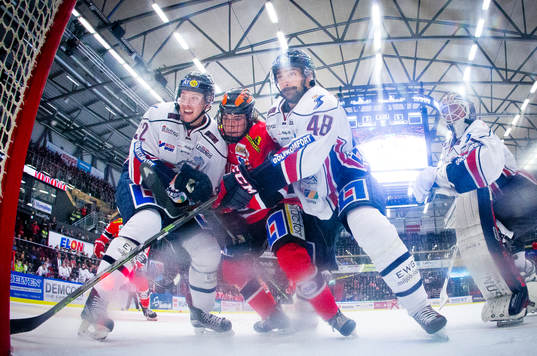 Linköpings Carl Dahlström och Daniel Rahimi mot Örebros