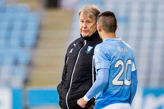 Malmös tränare Åge Hareide insturerar Vladimir Rodic