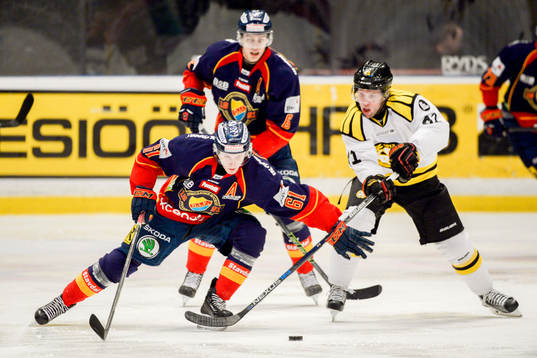 Djurgårdens Markus Ljungh och Brynäs Greg Scott
