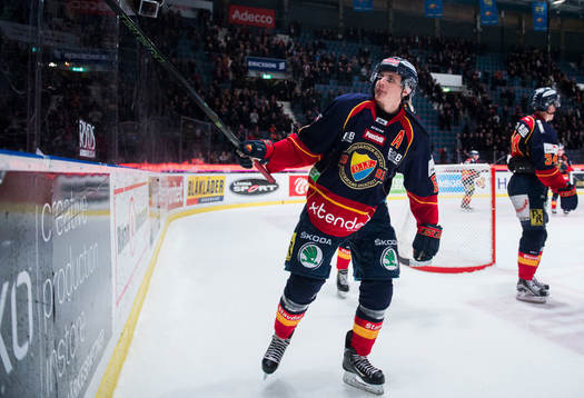 Djurgårdens Markus Ljungh jublar och tackar publiken