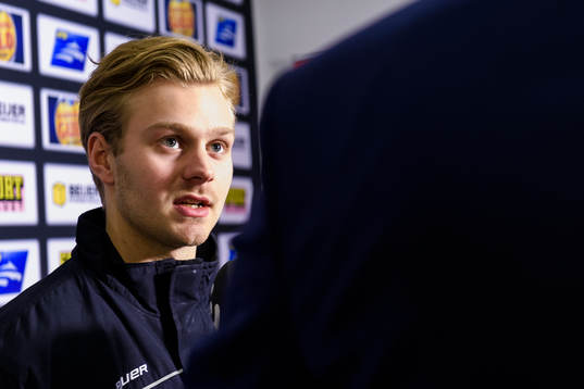Luleås Lucas Wallmark blir intervjuad