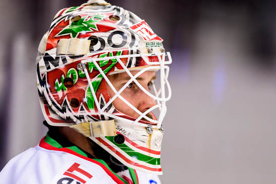 Modos målvakt Jonatan Bjurö på uppvärmningen